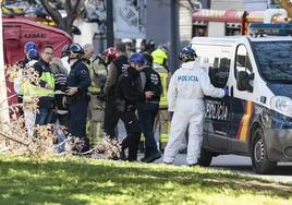 Policías de la Científica, este viernes en Valencia.