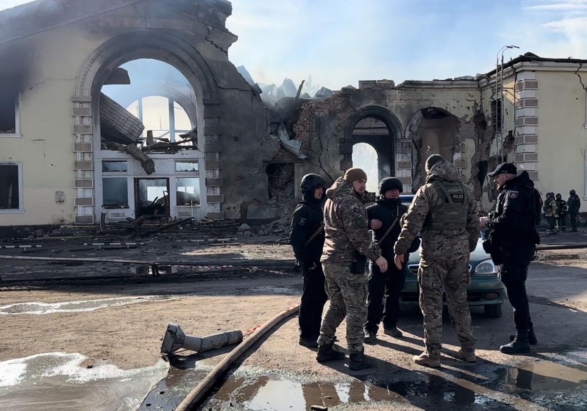 La bombardeada estación de ferrocarril de Konstantinivka.