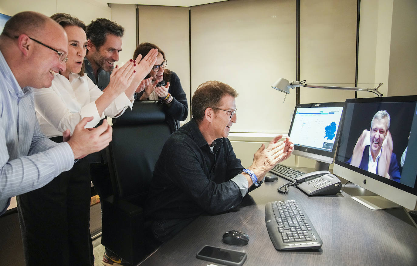 Alberto Núñez Feijóo felicita a Alfonso Rueda la noche electoral.