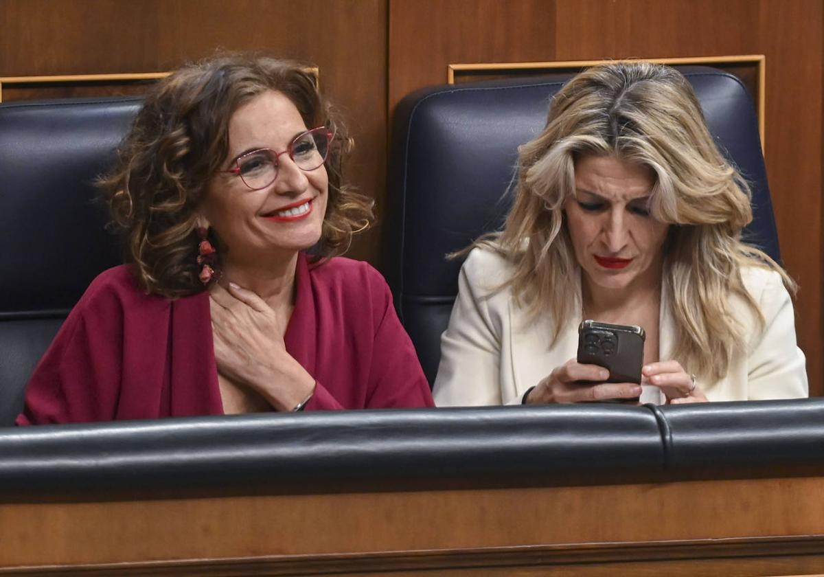 Las vicepresidentas María Jesús Montero y Yolanda Díaz, el pasado martes en el Congreso.