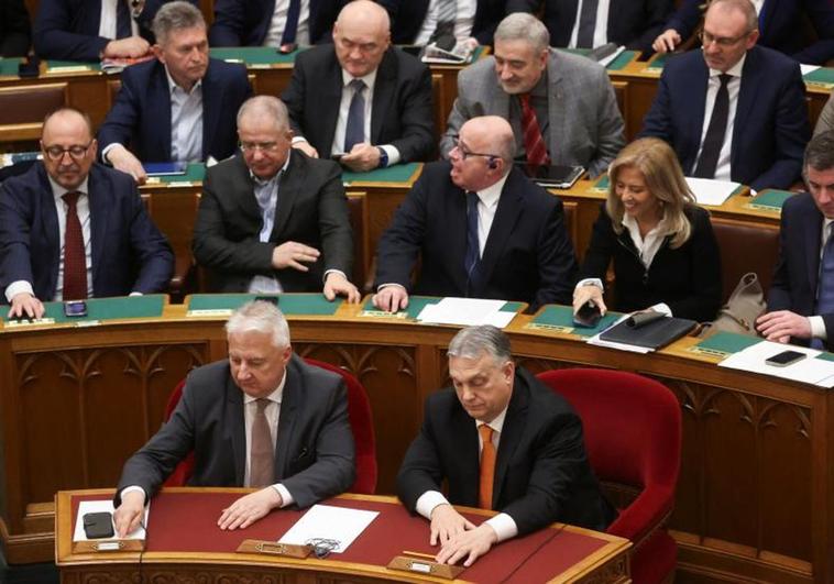 El primer ministro húngaro, Viktor Orbán, durante la votación en el Parlamento de Budapest a favor del ingreso de Suecia en la OTAN