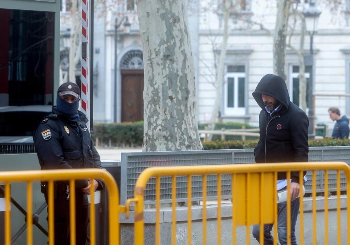 El presidente del Zamora Club de Fútbol Víctor Gonzalo de Aldama a su salida de la Audiencia el pasado jueves.