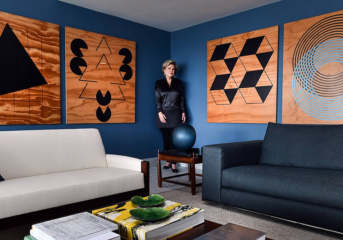 Ella Fontanals-Cisneros ante alguna de las piezas de su fabulosa colección.