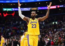 LeBron James celebra la remontada de los Lakers ante los Clippers.
