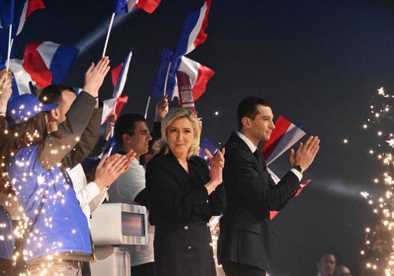 Marine Le Pen y Jordan Bardella durante el mitin celebrado este domingo en Marsella.