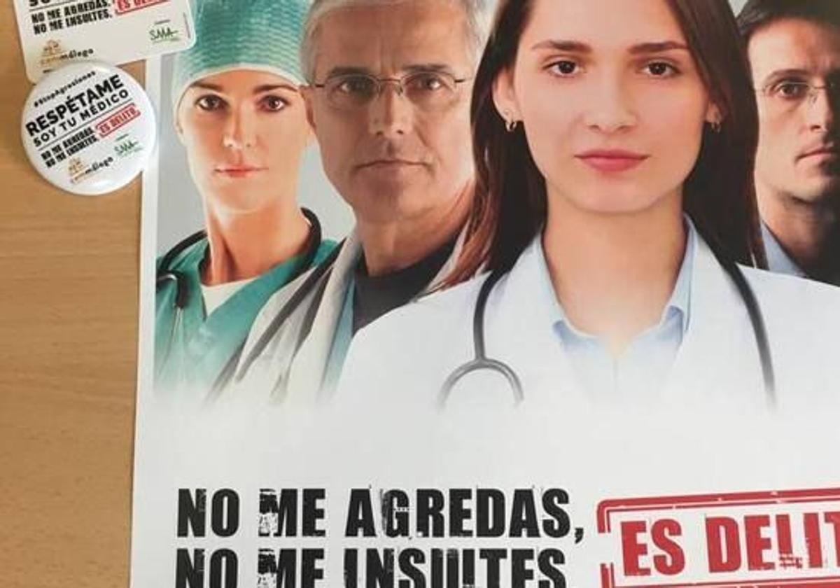 Cartel contra las agresiones a sanitarios en un centro de salud.