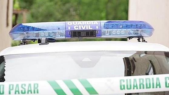 Una veintena de personas amenaza a la Guardia Civil de Barbate: «Os tenía que pasar como a los del puerto»