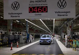 Mujeres en las líneas de producción de VW en Navarra