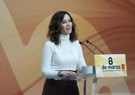 La presidenta de la Comunidad de Madrid, Isabel Díaz Ayuso, interviene en el acto institucional de entrega de los Reconocimientos 8 de Marzo, este viernes