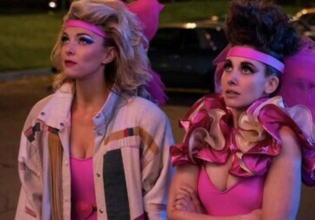 Dos de las integrantes de 'Glow'.