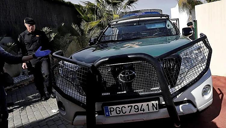 Una mujer ahuyenta a sartenazos a tres ladrones que asaltaron su chalé en Valencia