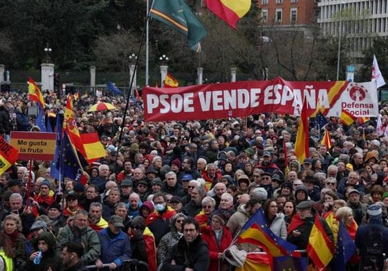 La manifestación que pide la dimisión de Pedro Sánchez en Madrid, en imágenes