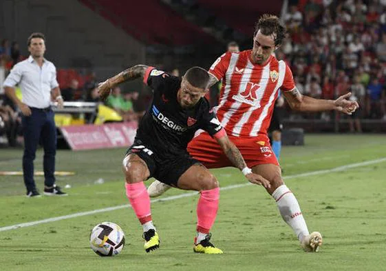 El colista Almería tampoco logra vencer al Sevilla