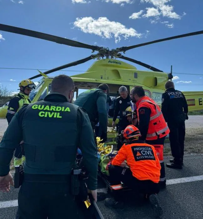 Varios de los heridos trasladados en helicçopotero.