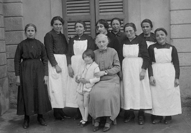 Alguanas de las trabajadoras de la fábrica de Crespi d'Adda, que ellas mantuvieron activa durante la I Guerra Mundial.