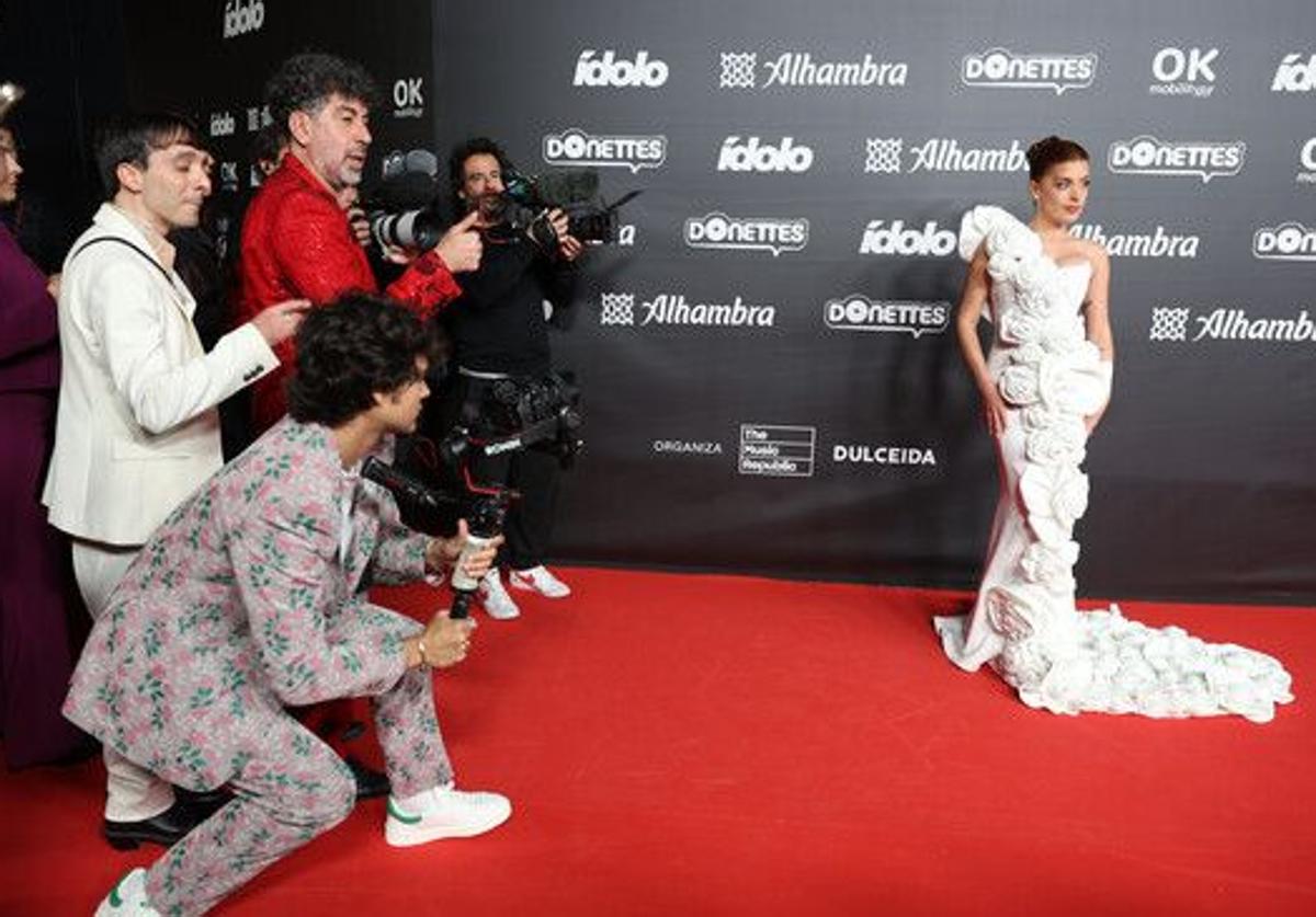 Dulceida siendo fotografiada en la tercera edición de los Premios Ídolo.