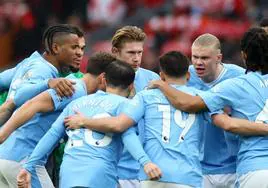 Los jugadores del Manchester City hacen piña antes del partido ante el Liverpool del pasado fin de semana.