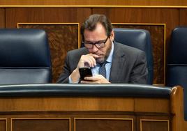 El ministro de Transporte y Movilidad Sostenible, Óscar Puente, durante el pleno en el que se votó y aprobó la ley de amnistía en el Congreso