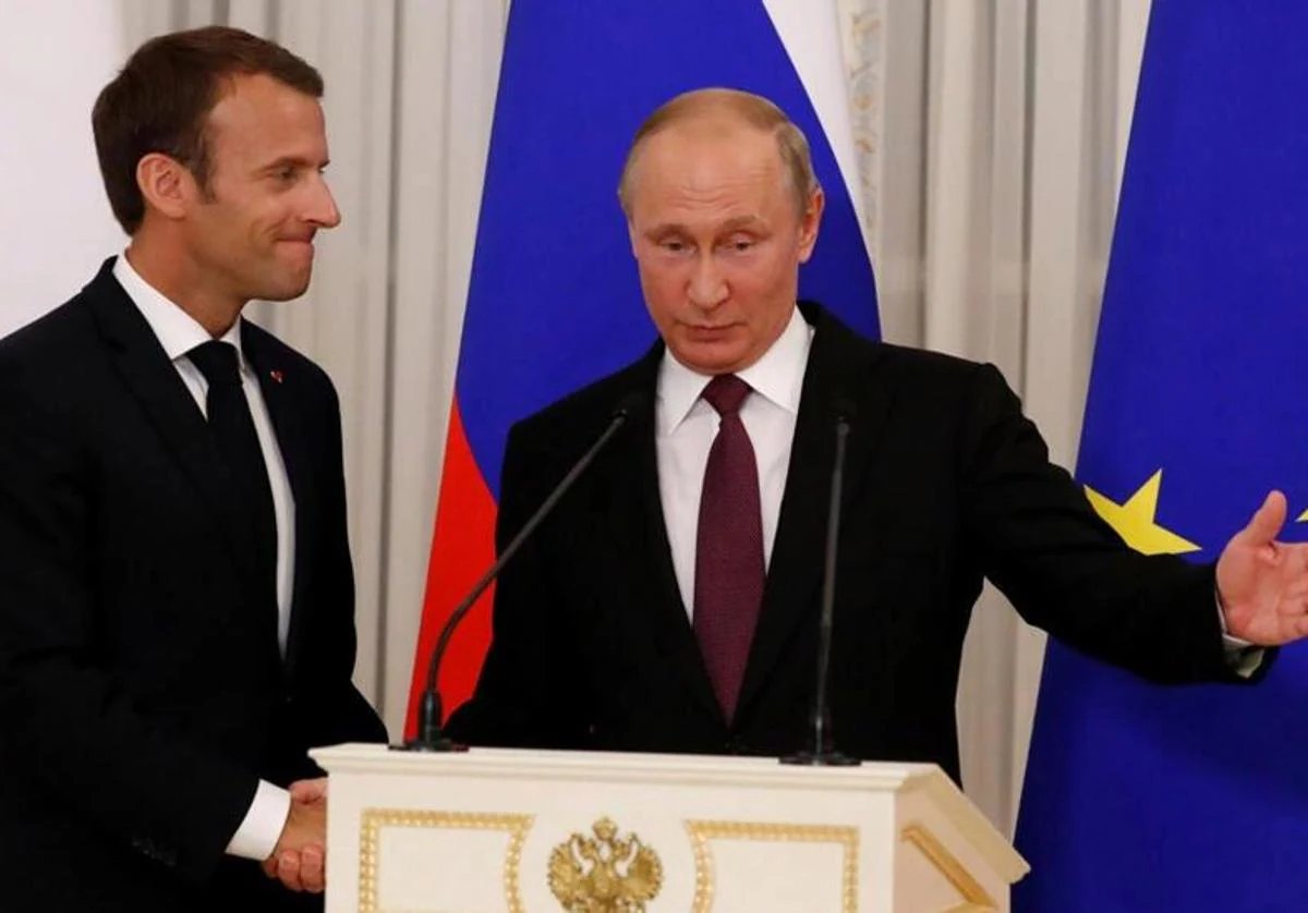 El presidente francés con su homólogo ruso, Vladímir Putin, en Versalles en 2017.