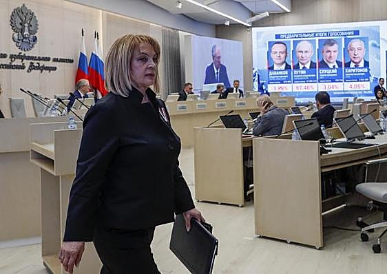 Putin arrasa en las elecciones rusas entre tímidas protestas y quejas por su dudosa limpieza democrática