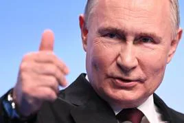 Putin se dirige a sus seguidores en su primer acto postelectoral.