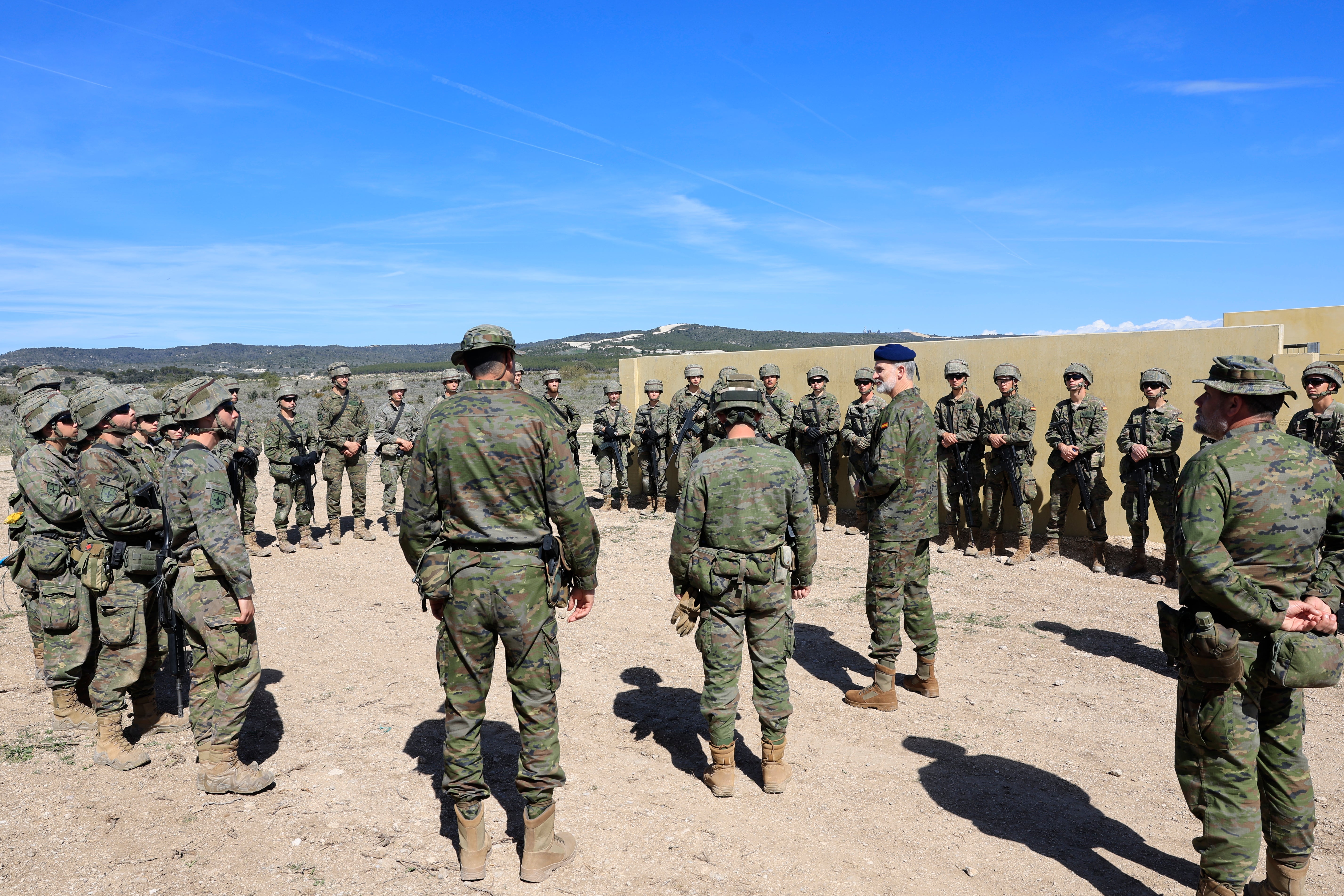 Los alumnos de la Academia General Militar atienden a las palabras de Felipe VI