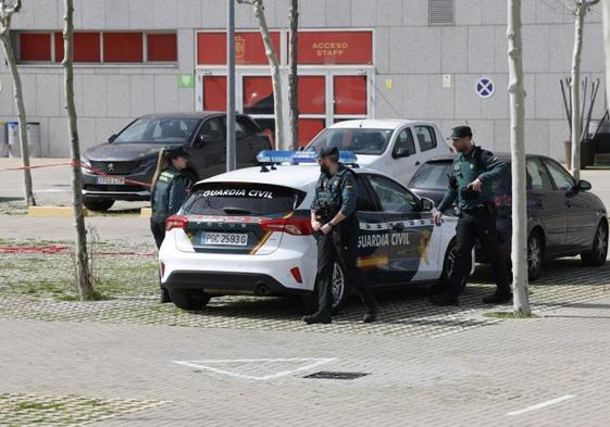 Efectivos de la Guardia Civil en la Ciudad del Fútbol de Las Rozas.