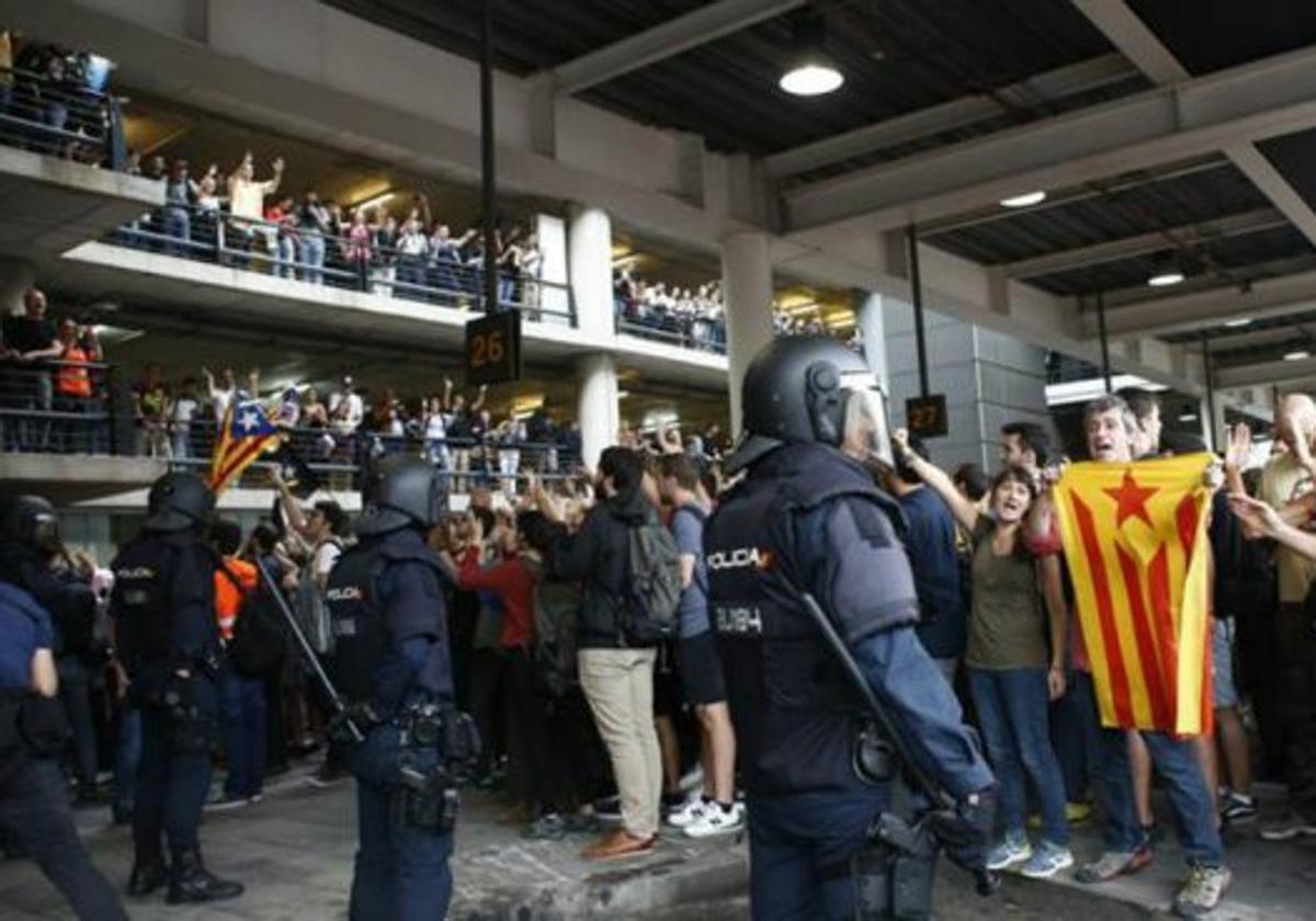 Asalto al aeropuerto de El Prat instado por Tsunami Democràtic en noviembre de 2010.