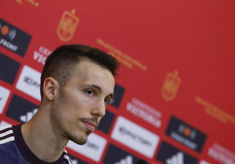 Alejandro Grimaldo, durante la rueda de prensa que ofreció este domingo.