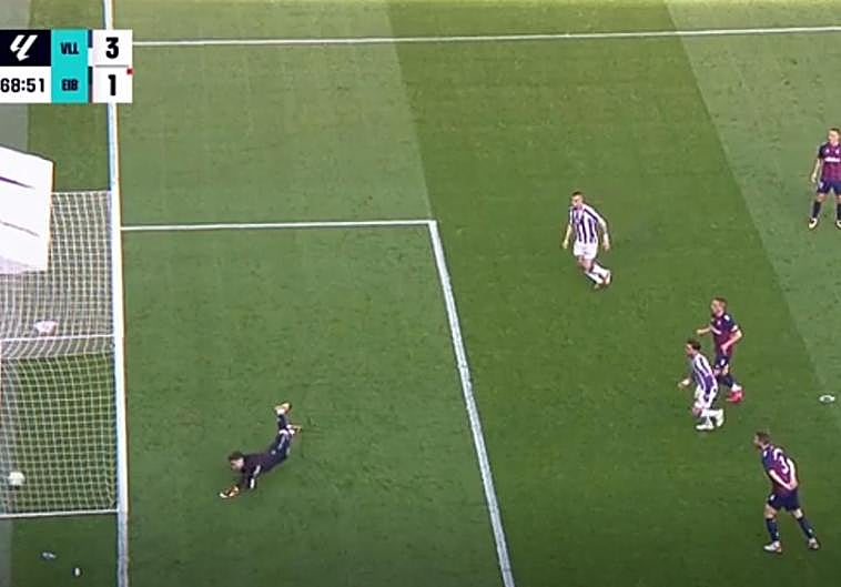 El Valladolid salva a Pezzolano remontando ante un Eibar con uno menos