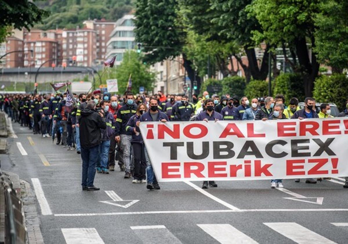 Manifestación de trabajadores de Tubacex, en huelga contra los despidos.