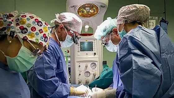 Operan con éxito un tumor en una bebé que todavía estaba en periodo de gestación