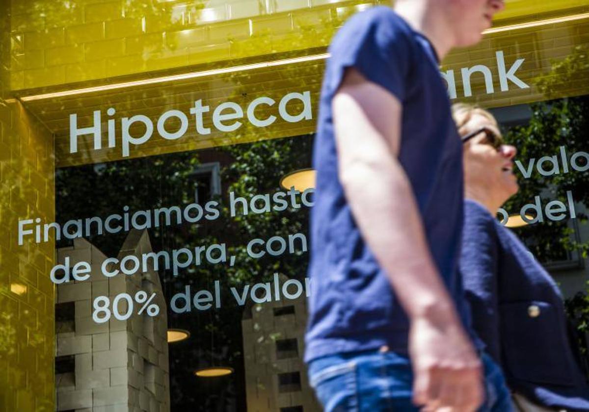 Un banco anuncia sus hipotecas.