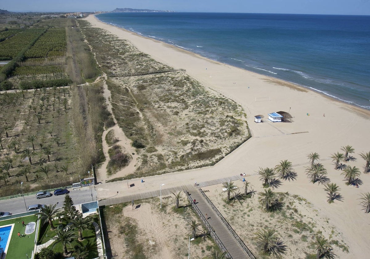 La playa de l'Ahuir y sus 600 metros de largo protagonizan la disputa territorial entre los municipios valencianos de Gandía y Xeraco.