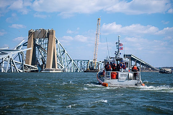 La reconstrución del puente de Baltimore costará entre 400 y mil millones tras retirar una «mole del tamaño de la Torre Eiffel»