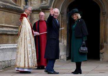 Carlos III reaparece en la misa de Pascua en el castillo de Windsor