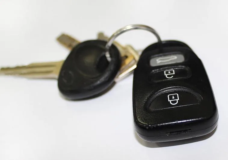 Las llaves del coche tienen una función que muy pocos conductores conocen y que resulta útil en el día a día