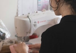 ¿Te apetece iniciarte en el mundo de la costura? Esta es la mejor máquina de coser manual