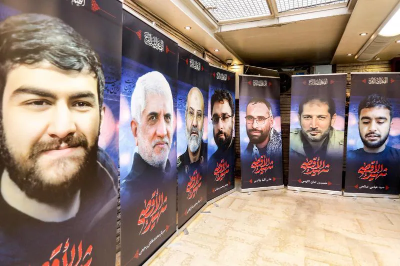 Retratos de los siete miembros de la Guardia Revolucionaria de Irán asesinados en Siria.