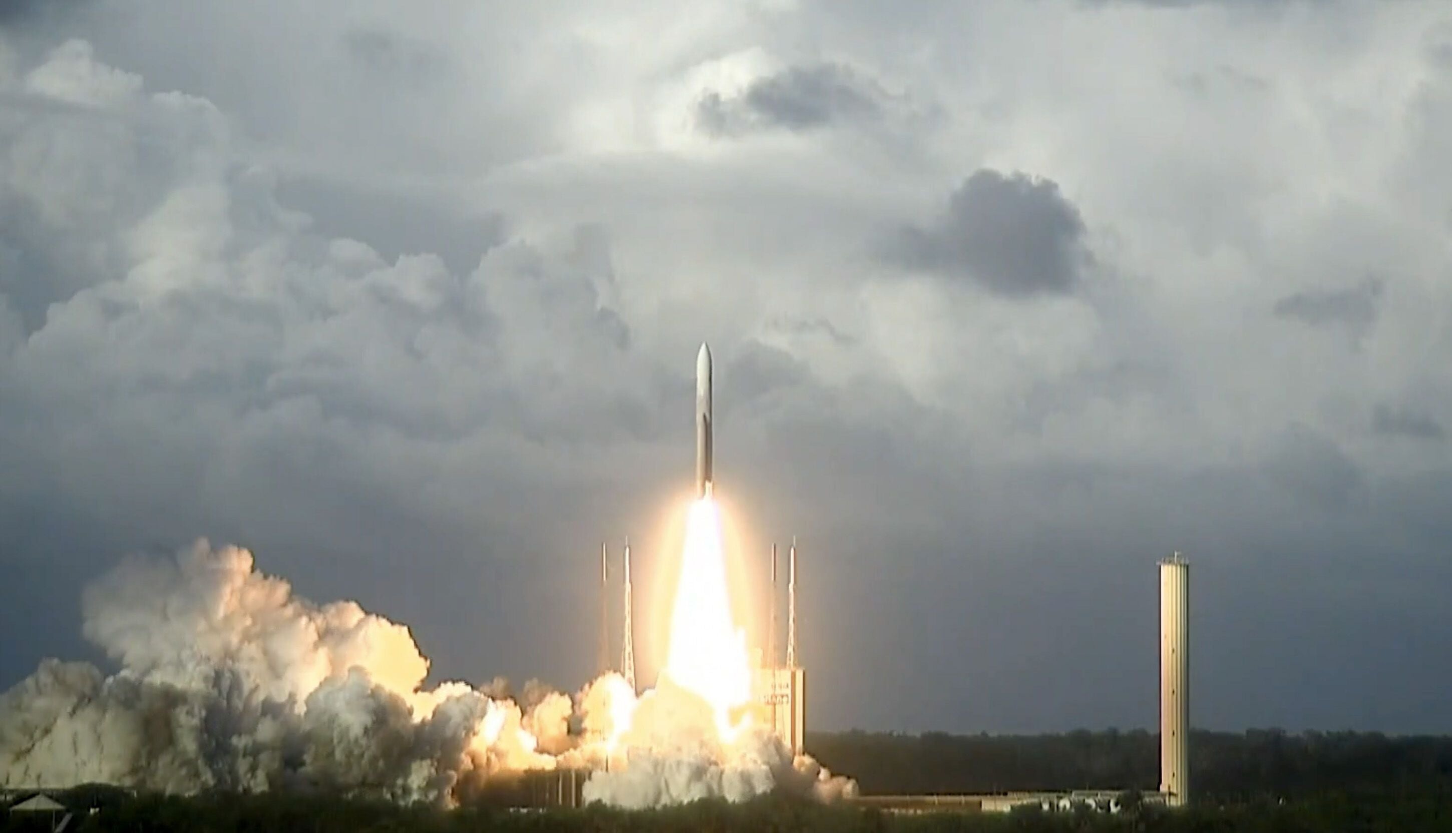 Un satélite Meteosat de tercera generación despega a bordo de un cohete Ariane 5 desde Kurú, en Guayana Francesa.