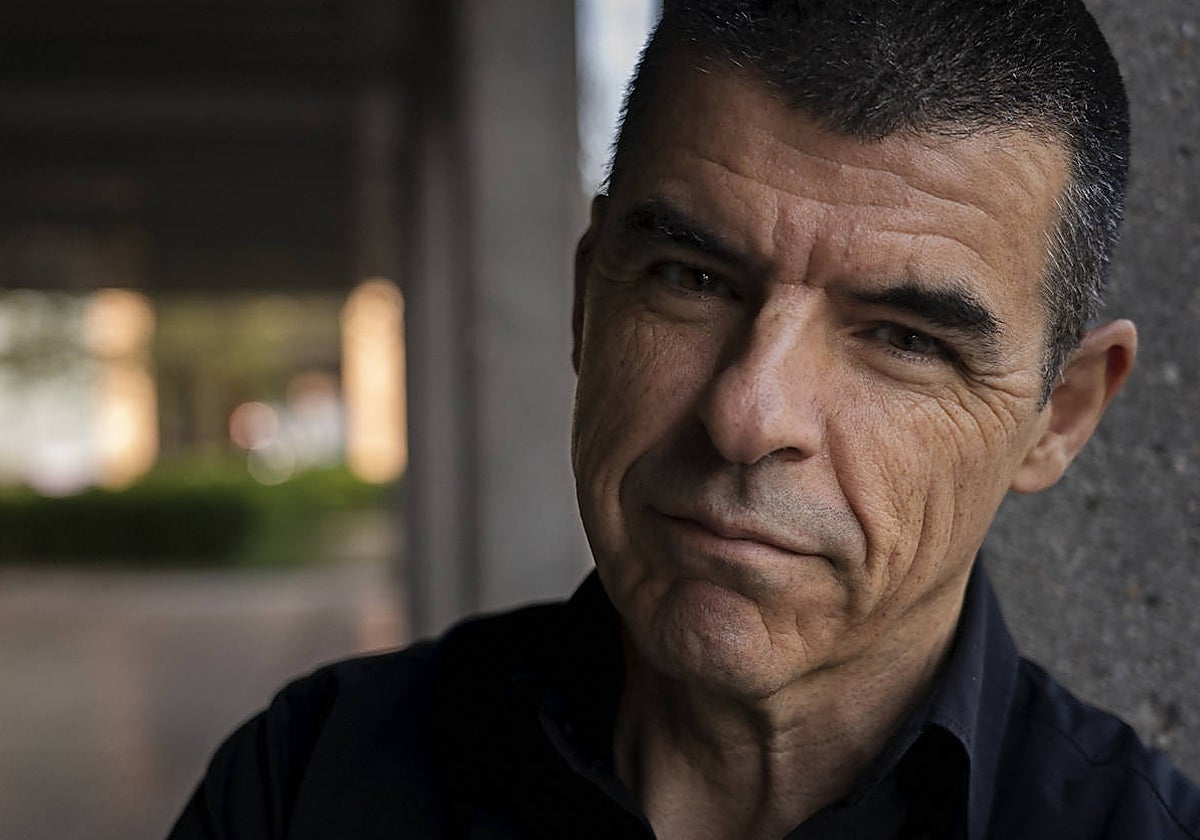 El periodista Manuel Marlasca, que debuta como novelista en el género negro con 'Tu bailas y yo disparo'.