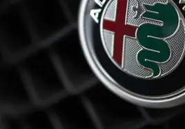 Logo de Alfa Romeo, con la cruz de San Jorge y el 'biscione'.