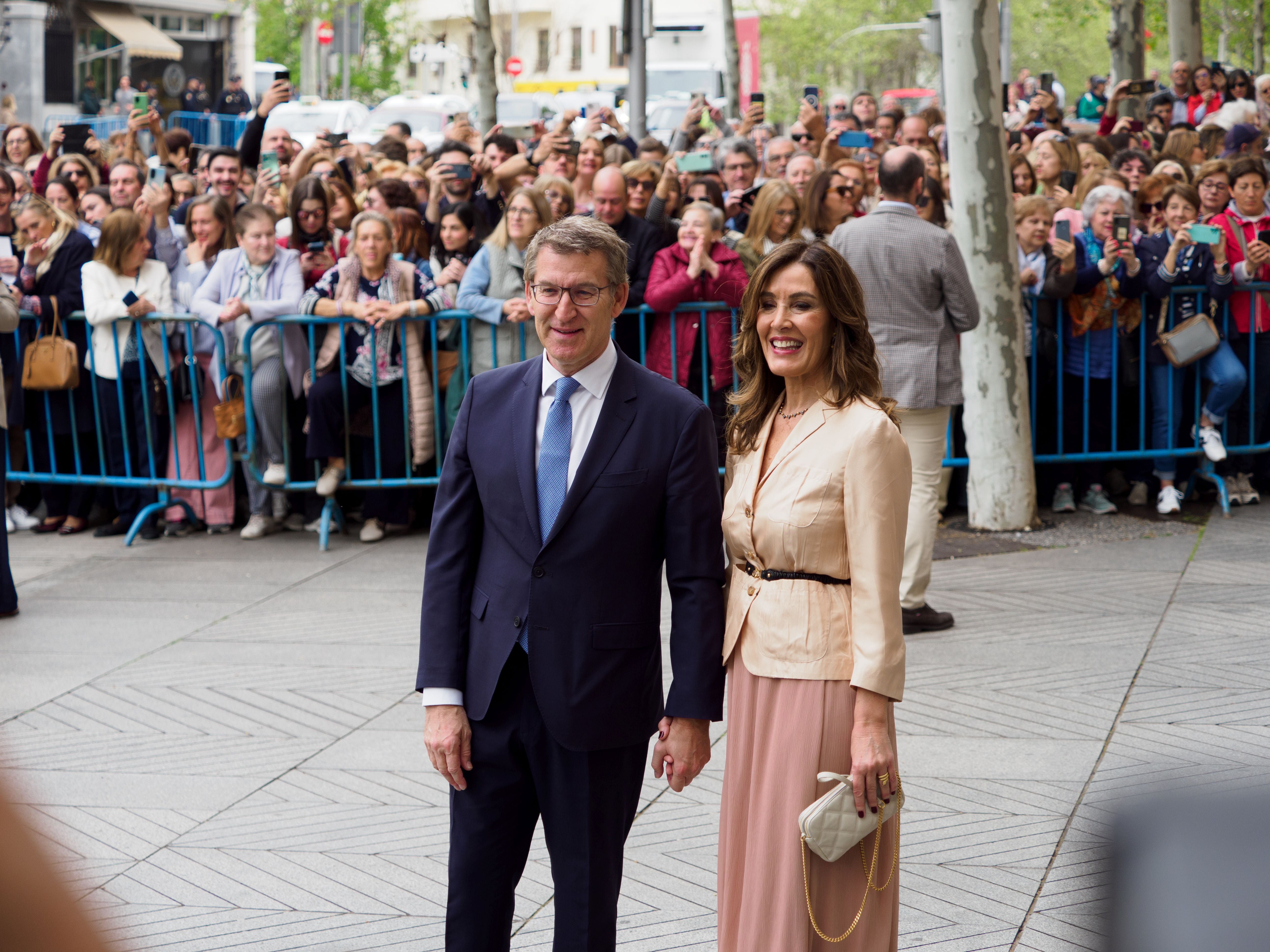 El presidente del Partido Popular, Alberto Núñez Feijóo y su mujer, Eva Cárdenas.