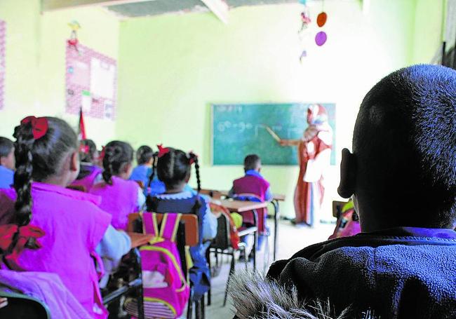 Estudiantes de una guardería en la wilaya de Smara. El número de alumnos por aula ronda los cuarenta.