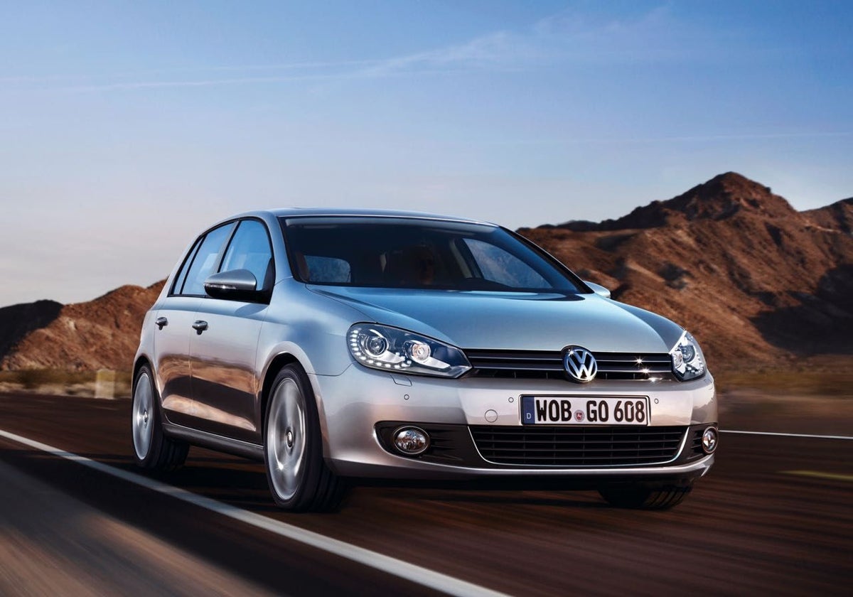 Un VW Golf de 2009, estadísticamente el coche más vendido en 2024