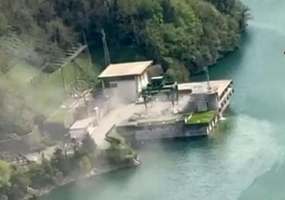 Vista aérea de la explosión en la central hidroeléctrica del lago Suviana, cerca de Bolonia.