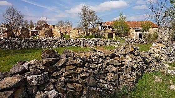 Se vende pueblo por 180.000 euros «negociables»: no tiene luz ni agua, pero «se respira naturaleza»