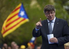 El expresident de la Generalitat, Carles Puigdemont, presentando su candidatura al 12-M