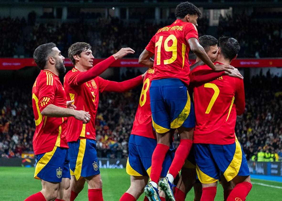 Jugadores de la selección celebrando un gol.