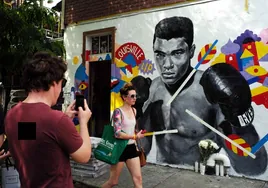 Mural en Nueva York en homenaje a Muhammad Ali, que murió por el mal de Parkinson.